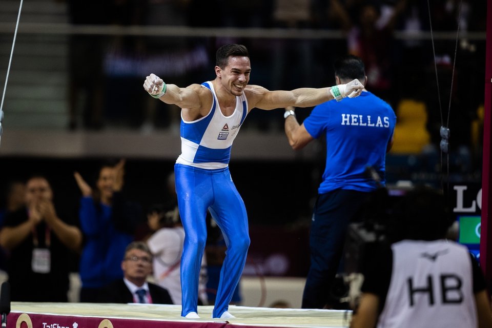 Η απίστευτη προσγείωση Πετρούνια και ο πανηγυρισμός -Φωτογραφία: Angelos Zymaras / AZSPORTSIMAGES / SOOC