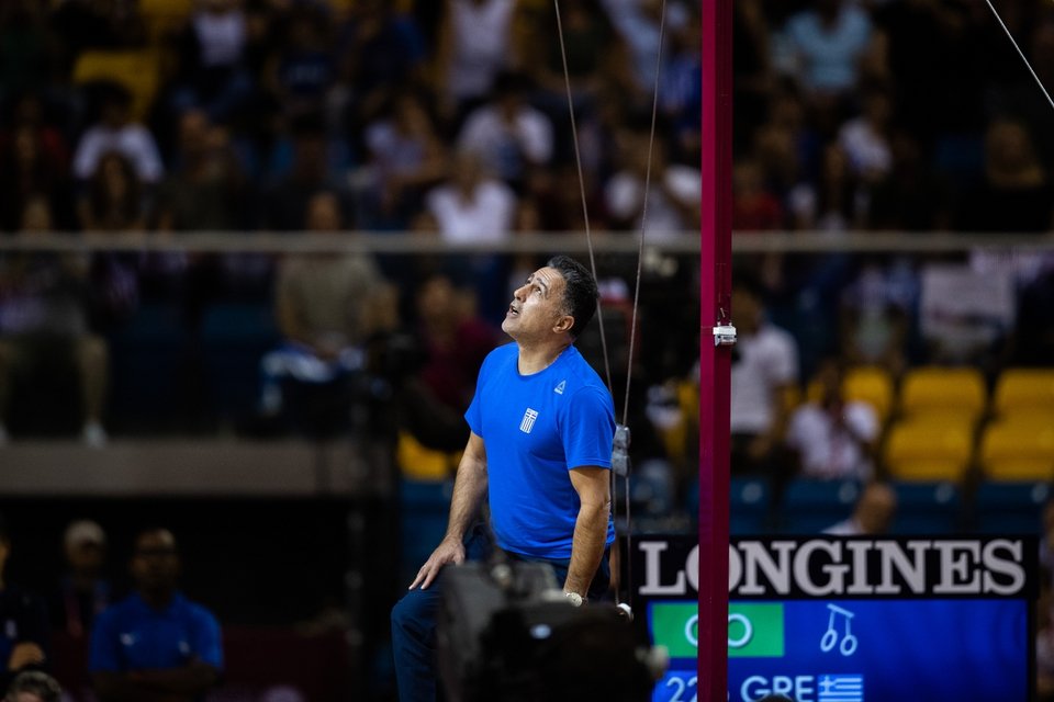 Ο προπονητής του Πετρούνια Δημ. Ράπτης αγωνιά -Φωτογραφία: Angelos Zymaras / AZSPORTSIMAGES / SOOC