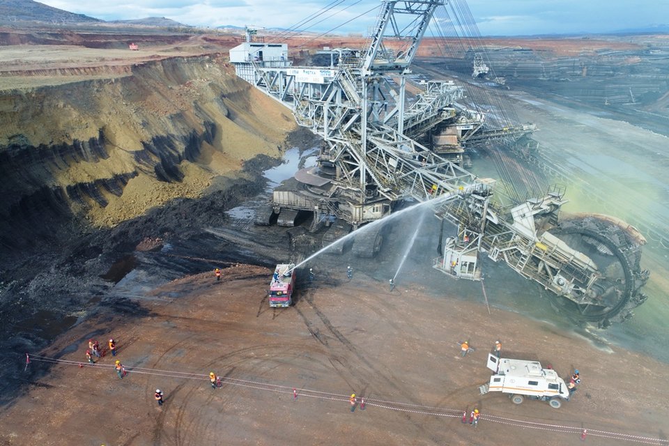 Κοζάνη: Aσκηση για ισχυρό σεισμό εντός των ορυχείων της ΔΕΗ	[εικόνες] | iefimerida.gr 4