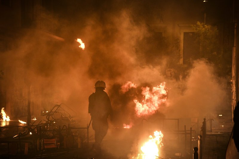 Εμπόλεμη ζώνη θύμιζαν τα Εξάρχεια
