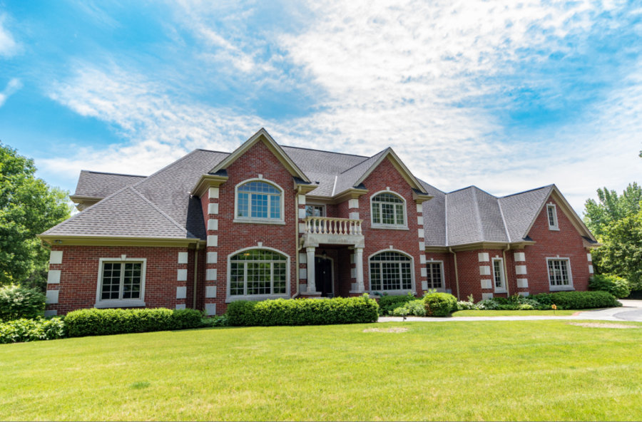 Αυτή είναι η εντυπωσιακή βίλα που μόλις αγόρασε ο Γιάννης Αντετοκούνμπο -Με εσωτερική πισίνα και home theater [εικόνες] | iefimerida.gr 0