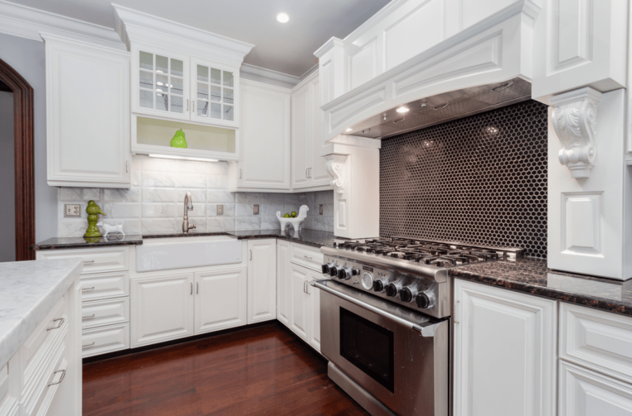 Αυτή είναι η εντυπωσιακή βίλα που μόλις αγόρασε ο Γιάννης Αντετοκούνμπο -Με εσωτερική πισίνα και home theater [εικόνες] | iefimerida.gr 5