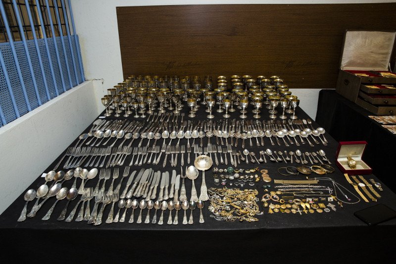 Δείτε όλο τον θησαυρό του Ριχάρδου -Ράβδοι χρυσού, λίρες και δαχτυλίδια [εικόνες] | iefimerida.gr 17