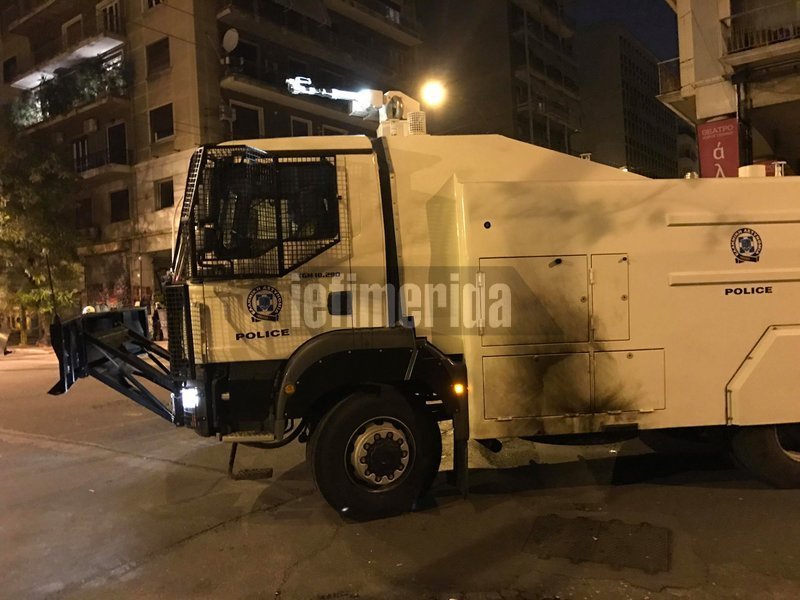 Πεδίο μάχης έγιναν τα Εξάρχεια -Βροχή από μολότοφ και κρότου-λάμψης | iefimerida.gr 12