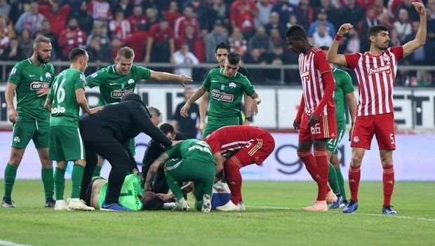 Super League: Ο τραυματισμός-σοκ του Διούδη, του γύρισε η γλώσσα -«Πάγωσε» το Καραϊσκάκη, χειροκρότησε ο κόσμος [εικόνες] | iefimerida.gr 4