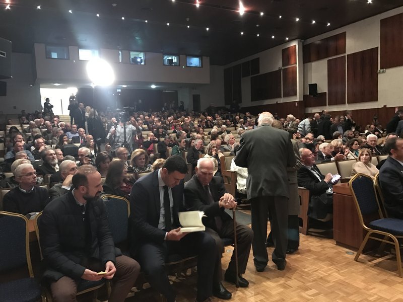 Στιγμιότυπο από την παρουσίαση του βιβλίου του κ. Χατζηλάκου χθες, στο κατάμεστο αμφιθέατρο του Πολεμικού Μουσείου