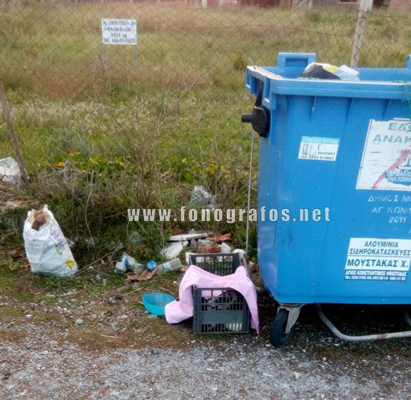 Ασυνείδητος άφησε τα κουτάβια μέσα σε τελάρο