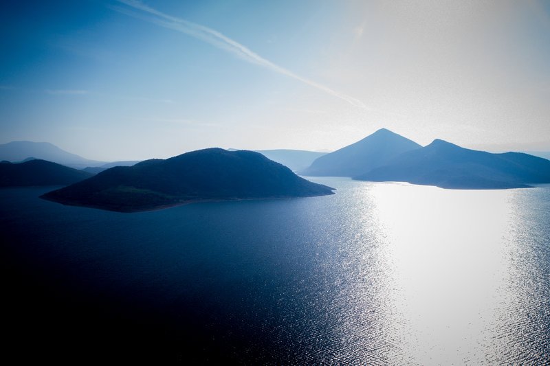 Η Υλίκη είναι φυσική λίμνη στη Βοιωτία, βόρεια της Θήβας
