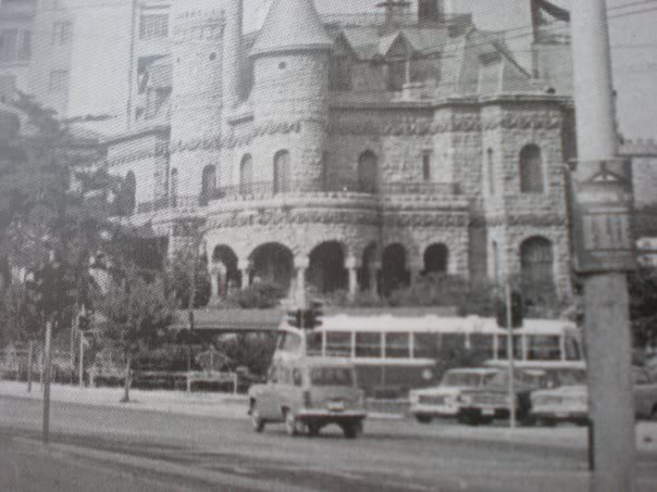 Γωνία Μεσογείων και Β. Σοφίας -Υπήρχε μια παραμυθένια βίλα, τώρα έχει ένα έκτρωμα [εικόνες] | iefimerida.gr 2