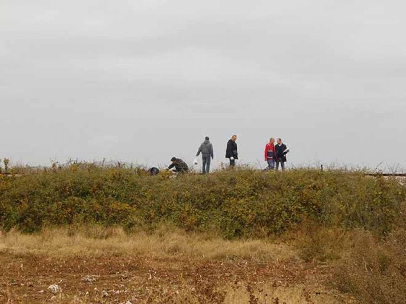 Τα σωστικά συνεργεία ερευνούν στο σημείο της τραγωδίας- φωτογραφία Thestival.gr