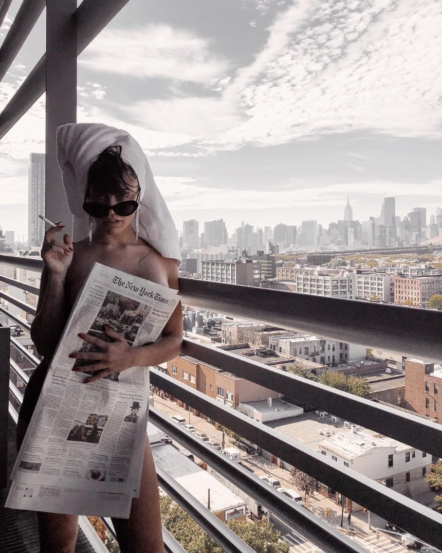 Η Κόνι Μεταξά αγκαλιά με τους New York Times
