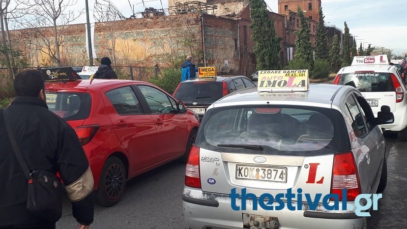 Θεσσαλονίκη: Στους δρόμους ξανά οι δάσκαλοι οδήγησης -Διαμαρτυρία στην Περιφέρεια [εικόνες & βίντεο] | iefimerida.gr 1