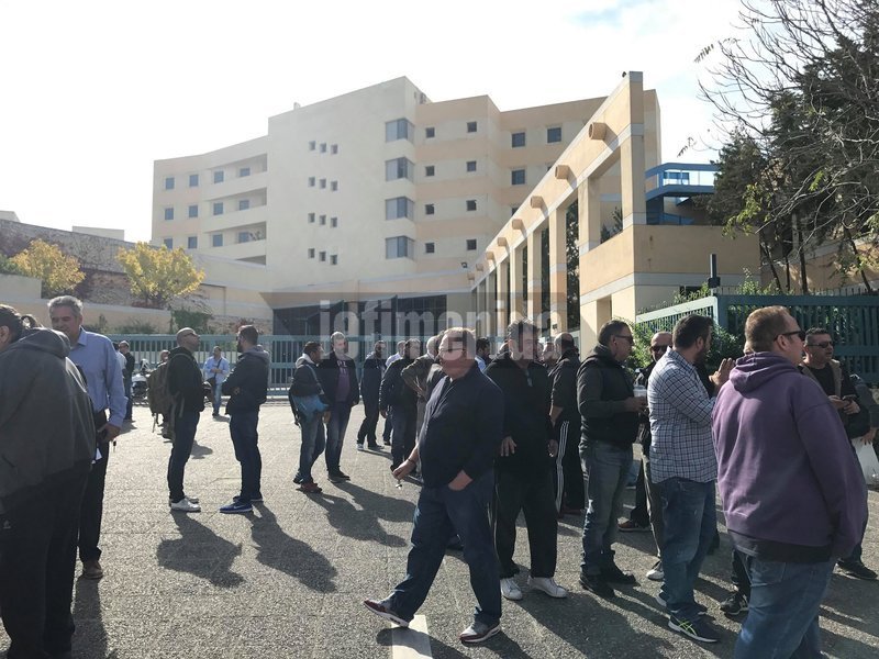 Οι εξεταστές διαμαρτύρονται γιατί το νέο νομοσχέδιο που προβλέπει το περιορισμό από δυο σε έναν εξεταστή σε κάθε εξέταση υποψηφίου οδηγού