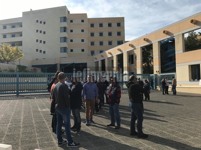 Διαμαρτυρία των δασκάλων οδήγησης στο υπ. Μεταφορών -Εχουν σταματήσει οι εξετάσεις για το δίπλωμα [εικόνες] | iefimerida.gr 5