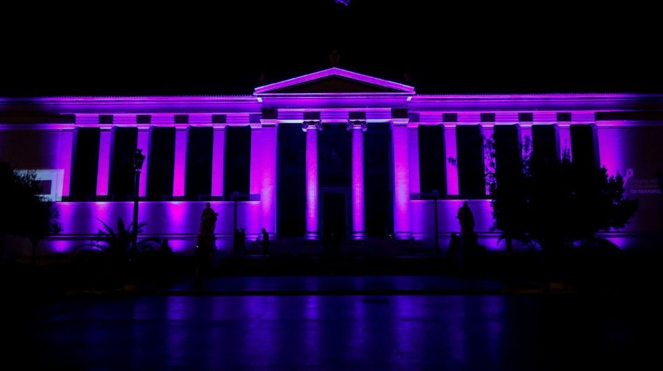 Στα χρώματα της Παγκόσμιας Ημέρας για τον Καρκίνο του Παγκρέατος φωτίστηκε το Πανεπιστήμιο Αθηνών [εικόνες] | iefimerida.gr 0