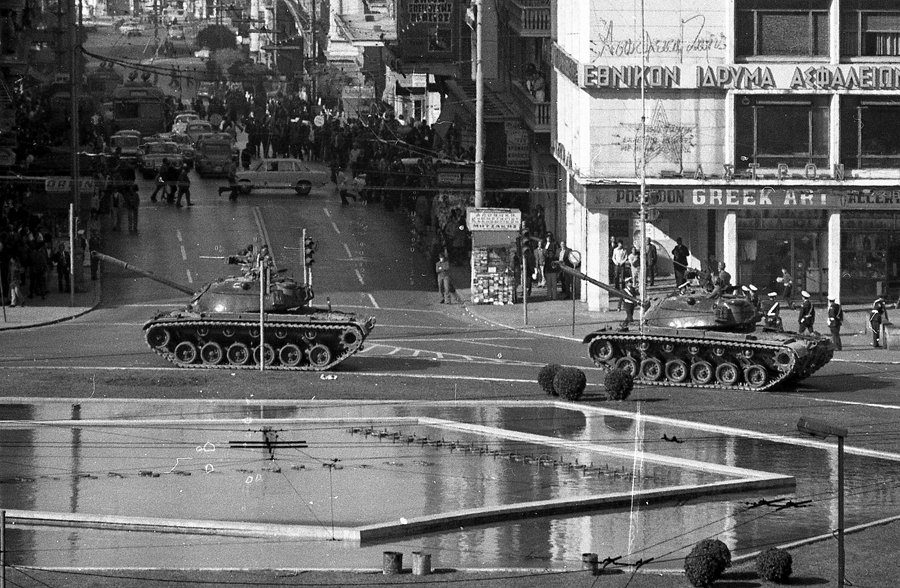 Την επόμενη ημέρα τα τανκς κυκλοφορούν και τρομοκρατούν