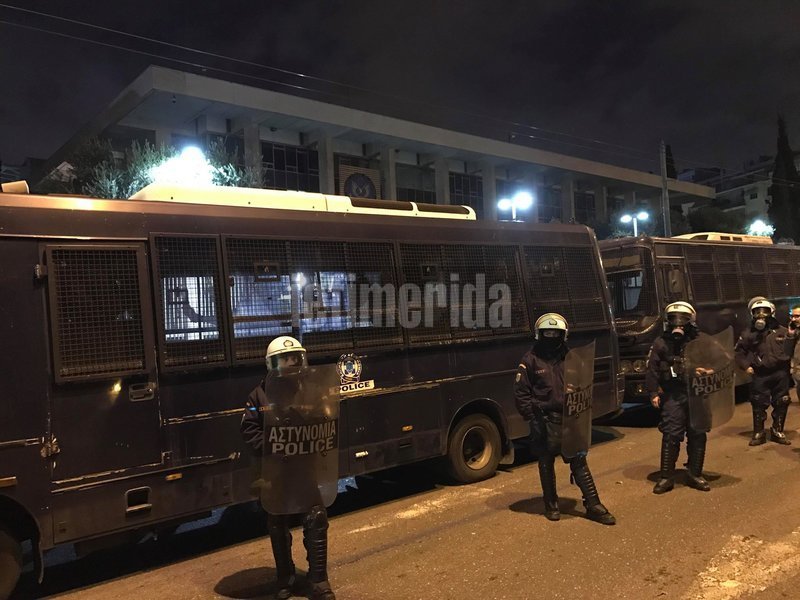Επέτειος Πολυτεχνείου: Χιλιάδες κόσμου στην πορεία προς την αμερικανική πρεσβεία | iefimerida.gr 8