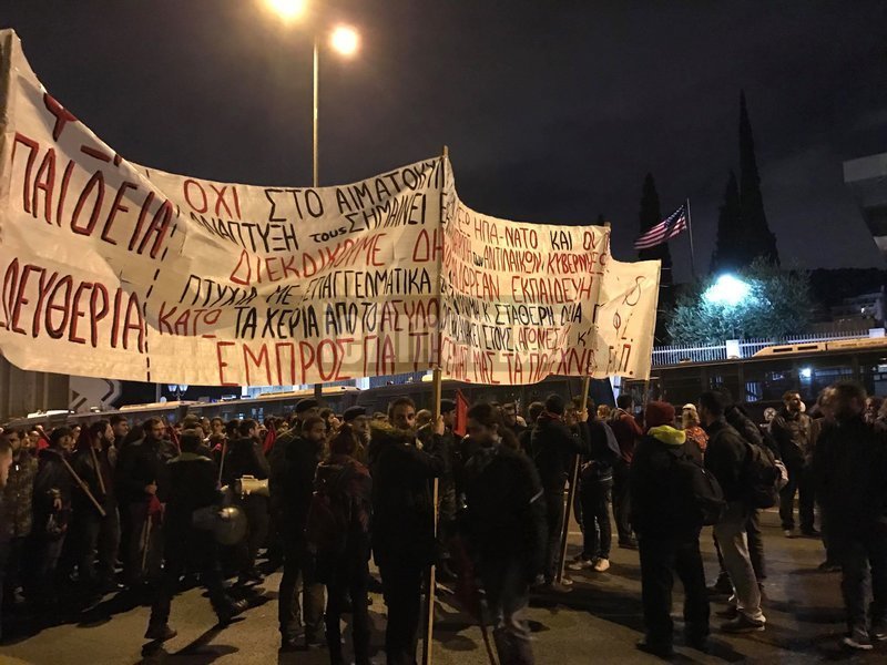 Επέτειος Πολυτεχνείου: Χιλιάδες κόσμου στην πορεία προς την αμερικανική πρεσβεία | iefimerida.gr 11