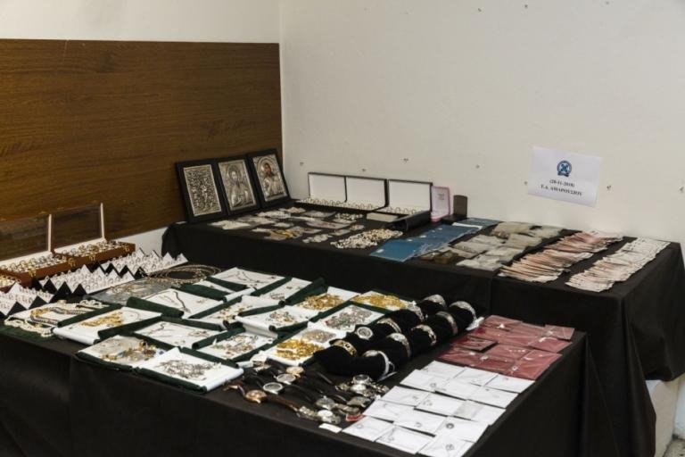 Το «χρυσό» υπόγειο του Ριχάρδου στη Σαρωνίδα -Εκρυβε σε καταφύγιο τον... θησαυρό του [εικόνες] | iefimerida.gr 1