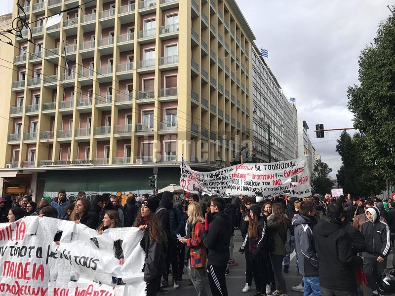 Πορεία μαθητών στο κέντρο της Αθήνας κατά των «εθνικιστικών καταλήψεων» [εικόνες & βίντεο] | iefimerida.gr 8