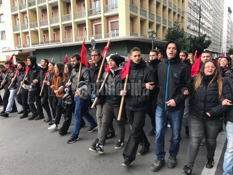 Πορεία μαθητών στο κέντρο της Αθήνας κατά των «εθνικιστικών καταλήψεων» [εικόνες & βίντεο] | iefimerida.gr 6