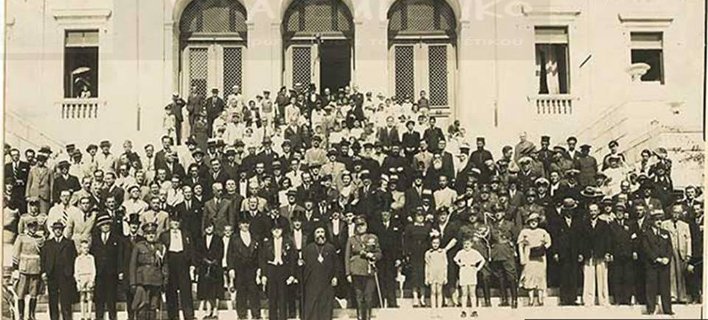 Ιδιος τόπος, διαφορετικοί άνθρωποι. / Φωτογραφία: SyraRempetiko
