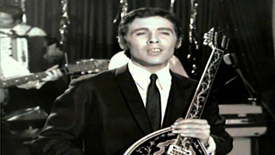 Τόλης Βοσκόπουλος: Οι έρωτες και η καριέρα του τραγουδιστή που από παιδί είχε έναν καημό, το θέατρο! [εικόνες] | iefimerida.gr 0