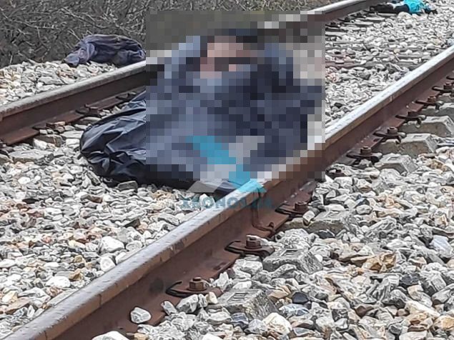 Σοκαριστικές εικόνες με ανθρώπινα μέλη πάνω στην σιδηροδρομική γραμμή- φωτογραφία xronos.gr