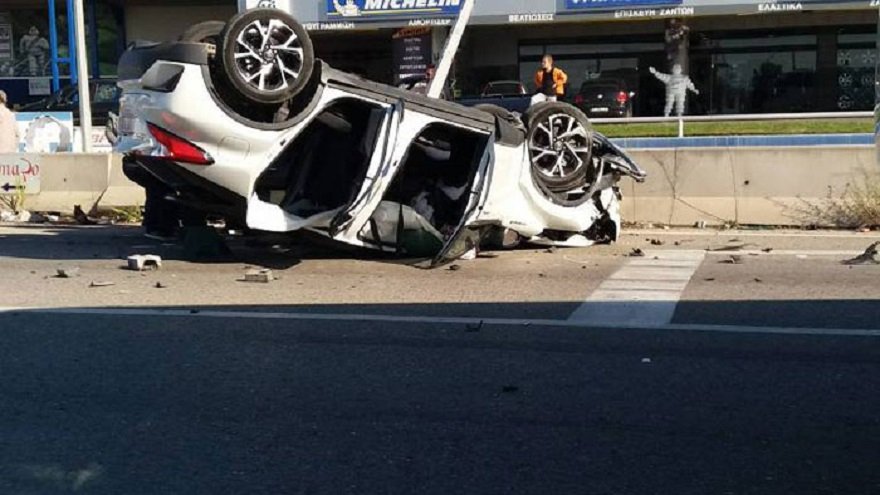 Σοβαρό τροχαίο στο Αγρίνιο με 5 τραυματίες -Τούμπαρε ΙΧ μετά από σύγκρουση [εικόνες] | iefimerida.gr 1