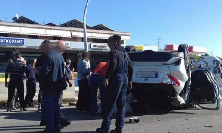 Σοβαρό τροχαίο στο Αγρίνιο με 5 τραυματίες -Τούμπαρε ΙΧ μετά από σύγκρουση [εικόνες] | iefimerida.gr 0