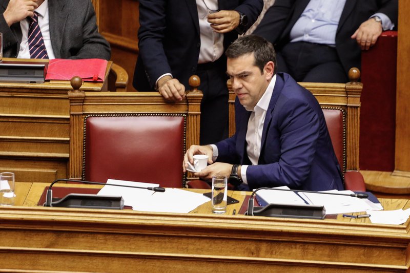 ... και συνέχισε να παρακολουθεί τη συζήτηση