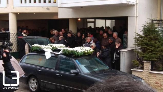 «Ελένη, γύρνα πίσω»: Ο σπαραγμός της μάνας στην κηδεία της φοιτήτριας και ο συγκινητικός επικήδειος [εικόνες] | iefimerida.gr 3