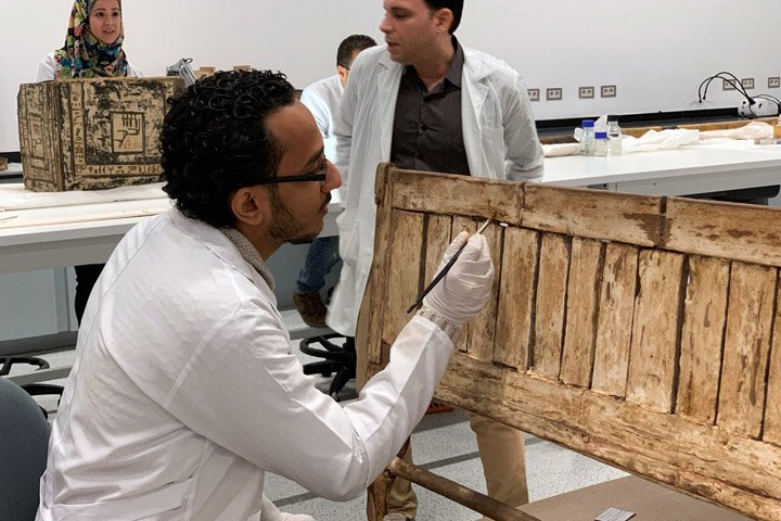 Ειδικοί από όλο τον κόσμο δουλεύουν στη συντήριση των θησαυρών