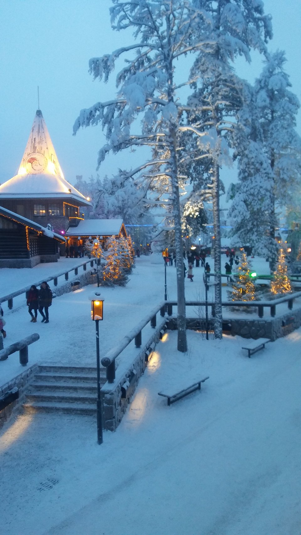 Βόλτα στο χωριό του Αϊ-Βασίλη, το θεματικό πάρκο του Ροβανιέμι [εικόνες & βίντεο] | iefimerida.gr 3
