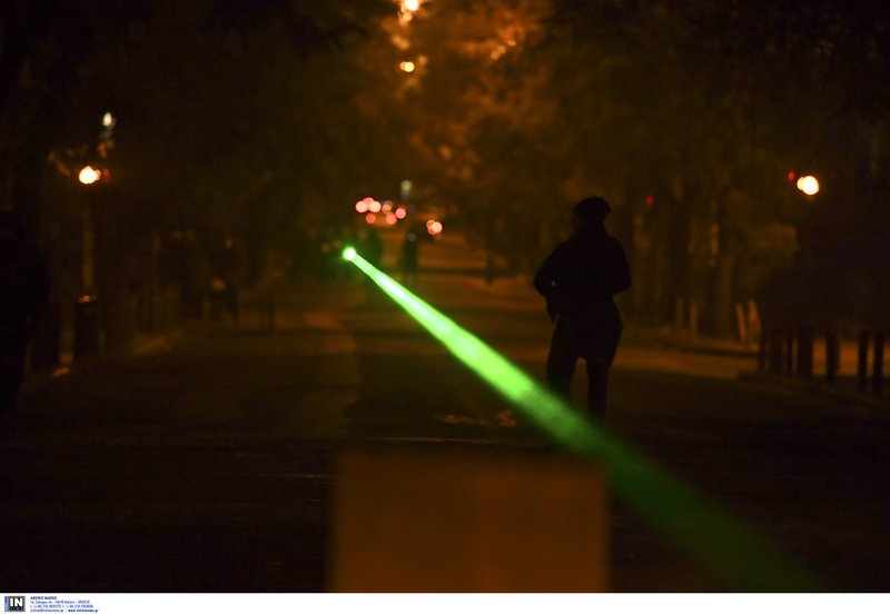 Αγριες συγκρούσεις στα Εξάρχεια -«Αίαντας» και ΜΑΤ κατά κουκουλοφόρων [εικόνες & βίντεο] | iefimerida.gr 14