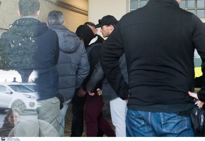 Εγκλημα στη Ρόδο: Προφυλακιστέοι οι δύο νεαροί -Η αστυνομία τους φυγάδευσε, οργή στο νησί [εικόνες&βίντεο] | iefimerida.gr 0