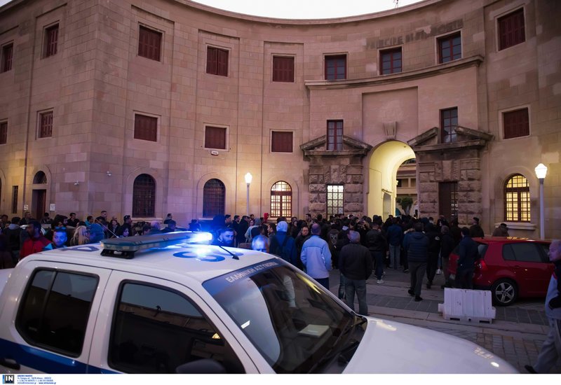 Εγκλημα στη Ρόδο: Προφυλακιστέοι οι δύο νεαροί -Η αστυνομία τους φυγάδευσε, οργή στο νησί [εικόνες&βίντεο] | iefimerida.gr 2