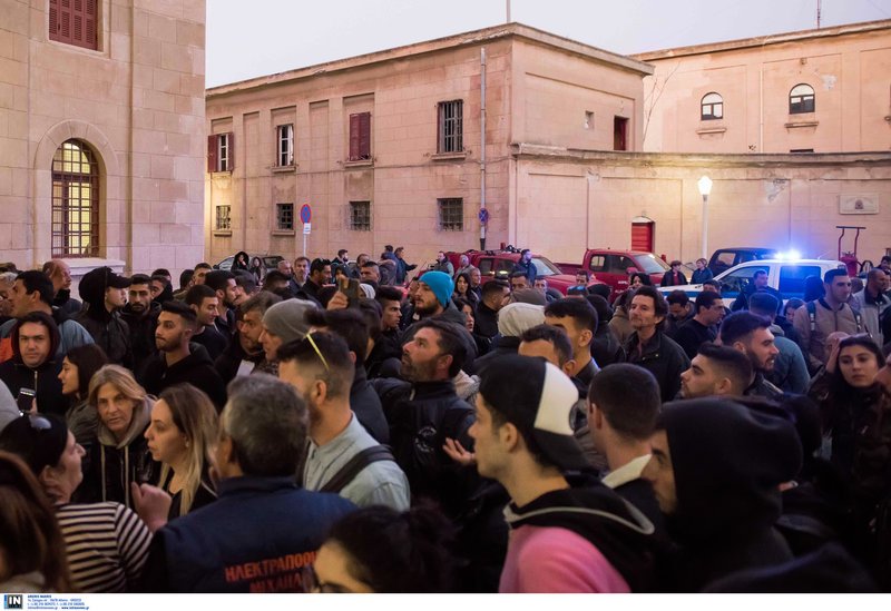 Εγκλημα στη Ρόδο: Προφυλακιστέοι οι δύο νεαροί -Η αστυνομία τους φυγάδευσε, οργή στο νησί [εικόνες&βίντεο] | iefimerida.gr 4