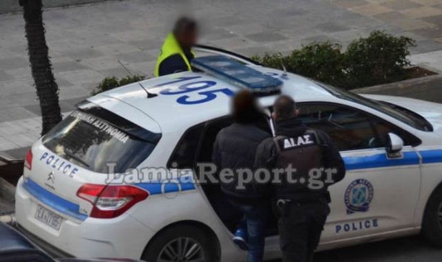 Λαμία: Αγριο ξύλο σε πλατεία με Ρομά και ναρκομανή [εικόνες] | iefimerida.gr 2