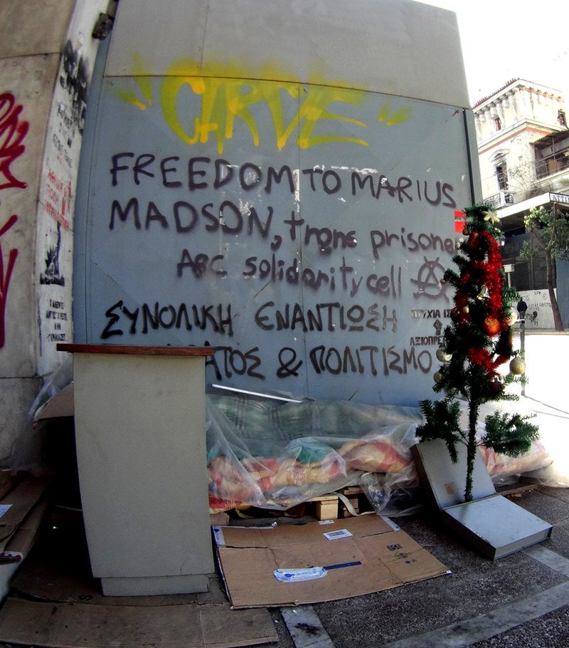Η γωνιά και το δεντράκι του κ. Χρήστου / Φωτογραφία: EUROKINISSI