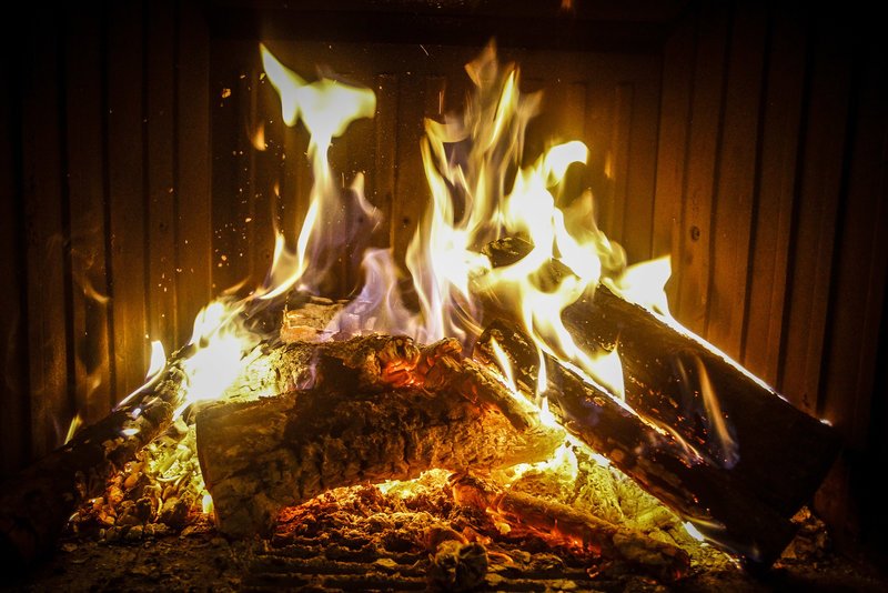 Εμποροι καυσόξυλων στο iefimerida: Ποια ξύλα να προτιμάμε για το τζάκι, τα επικίνδυνα, οι παγίδες και οι τιμές | iefimerida.gr 2