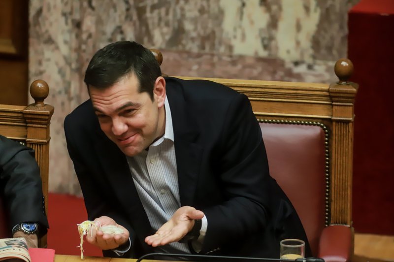 Το κλίμα στη βουλή, μετά τη χθεσινή έντονη ημέρα, ήταν πολύ πιο χαλαρό, το ύφος του πρωθυπουργού διαφορετικό -Φωτογραφία:EUROKΙNISSI/ΓΙΩΡΓΟΣ ΚΟΝΤΑΡΙΝΗΣ
