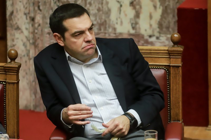 Ενα θέαμα πάντως -ο πρωθυπουργός με το κομπολόι- που τράβηξε τα βλέμματα -Φωτογραφία:EUROKΙNISSI/ΓΙΩΡΓΟΣ ΚΟΝΤΑΡΙΝΗΣ