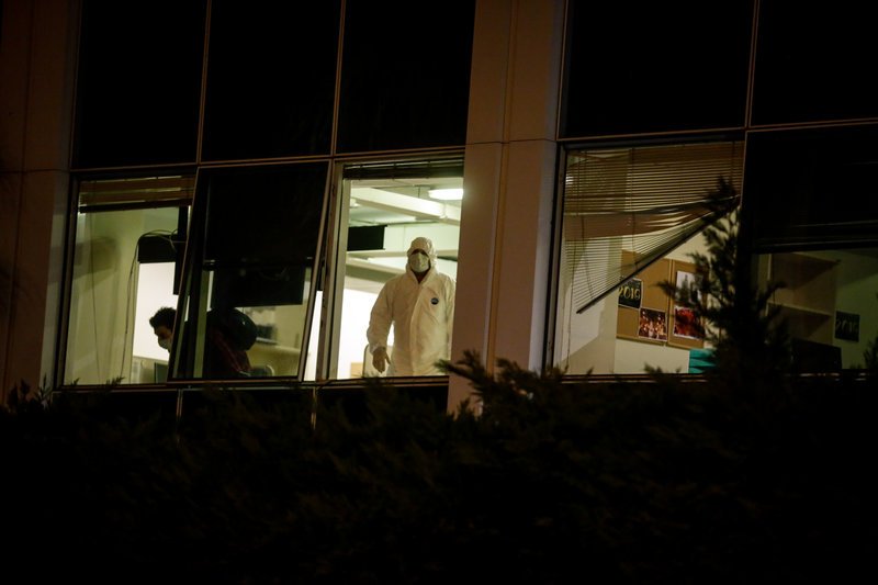 Βόμβα στον ΣΚΑΪ -Δέκα κιλά εκρηκτικών, άνοιξε κρατήρας, μεγάλες ζημιές [εικόνες & βίντεο] | iefimerida.gr 13