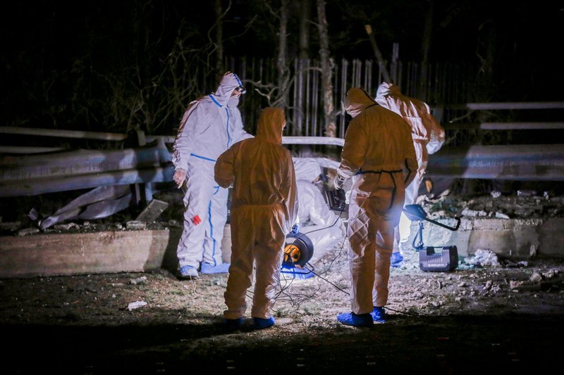 Βόμβα στον ΣΚΑΪ -Δέκα κιλά εκρηκτικών, άνοιξε κρατήρας, μεγάλες ζημιές [εικόνες & βίντεο] | iefimerida.gr 12