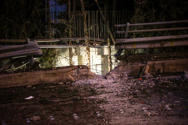 Βόμβα στον ΣΚΑΪ -Δέκα κιλά εκρηκτικών, άνοιξε κρατήρας, μεγάλες ζημιές [εικόνες & βίντεο] | iefimerida.gr 11