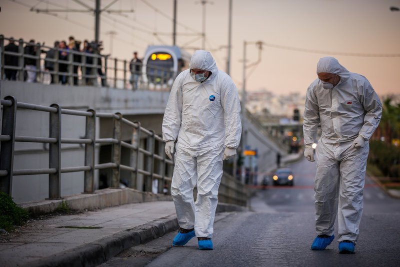 Βόμβα στον ΣΚΑΪ -Δέκα κιλά εκρηκτικών, άνοιξε κρατήρας, μεγάλες ζημιές [εικόνες & βίντεο] | iefimerida.gr 5