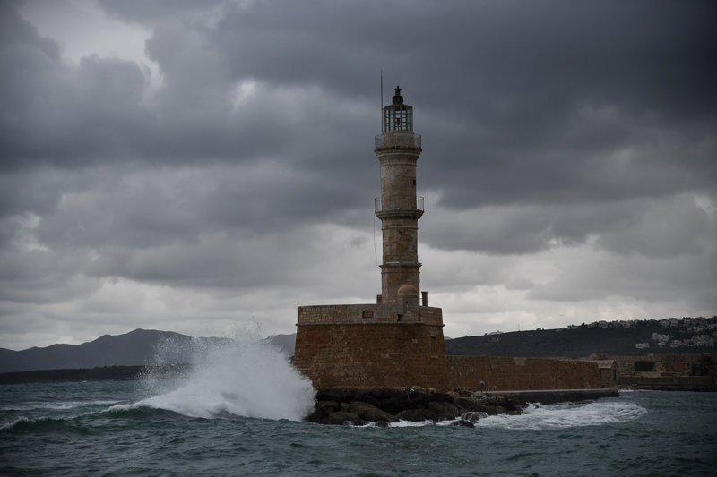 Ο παλιός φάρος στέκει αγέρωχος -Φωτογραφία: EUROKINISSI/ΜΙΧΑΛΗΣ ΚΑΡΑΓΙΑΝΝΗΣ