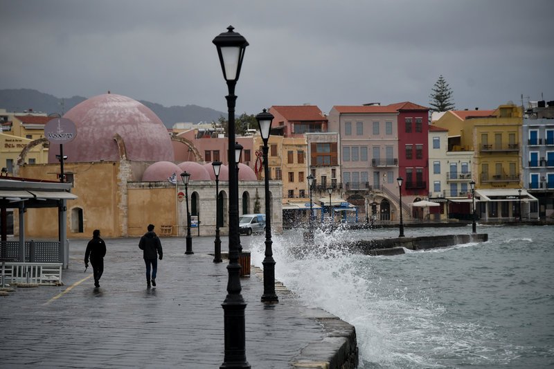 Το κύμα λυσσομανάει στο Γιαλί Τζαμισί -Φωτογραφία: EUROKINISSI/ΜΙΧΑΛΗΣ ΚΑΡΑΓΙΑΝΝΗΣ