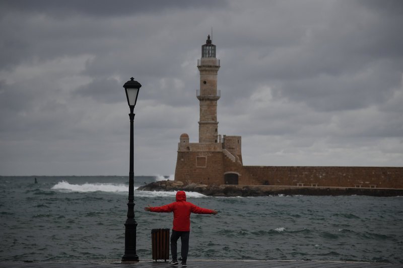 Αγρια αίσθηση ελευθερίας με φόντο τον φάρο -Φωτογραφία: EUROKINISSI/ΜΙΧΑΛΗΣ ΚΑΡΑΓΙΑΝΝΗΣ